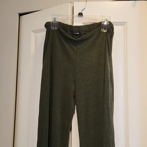 Cropped Top Sweat Set - Picture 2 of 4